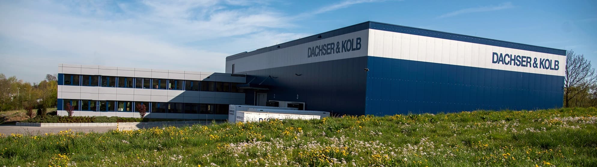 Das moderne und freundliche Firmengebäude von DACHSER & KOLB in Kempten im Allgäu für das professionelle Unternehmensprofil im B2B-Bereich.