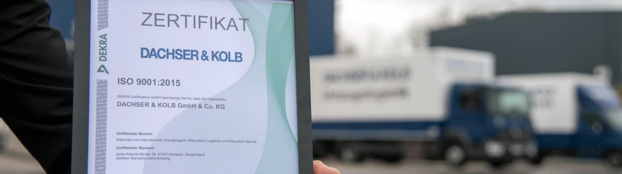 Das offizielle DEKRA ISO 9001 Zertifikat von DACHSER & KOLB als Nachweis für auditfähiges Qualitätsmanagement im Firmenumzug.
